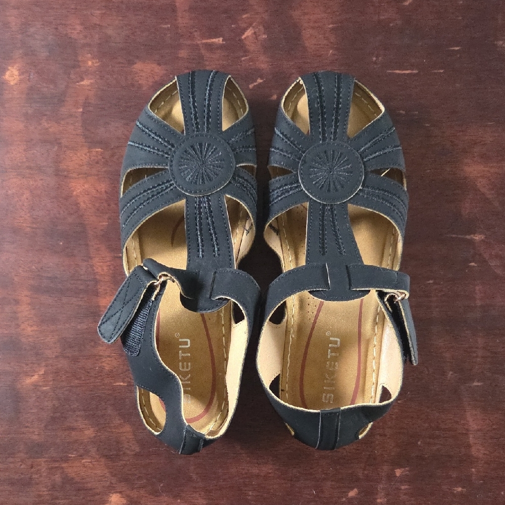 Black Strappy Wedge Sandals 8.5